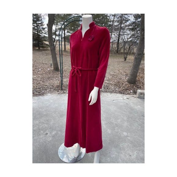 Vintage | 70s DIamond Tea Velvet Robe Burgundy Half-Zip Dressing Gown By Diane D - Picture 4 of 16